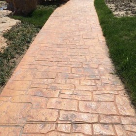 綿陽市彩色壓花地平 壓印混凝土廠家 彩色壓模路面 壓花地坪價(jià)格廠家 彩色壓?；炷翉S家 免費(fèi)輔導(dǎo)